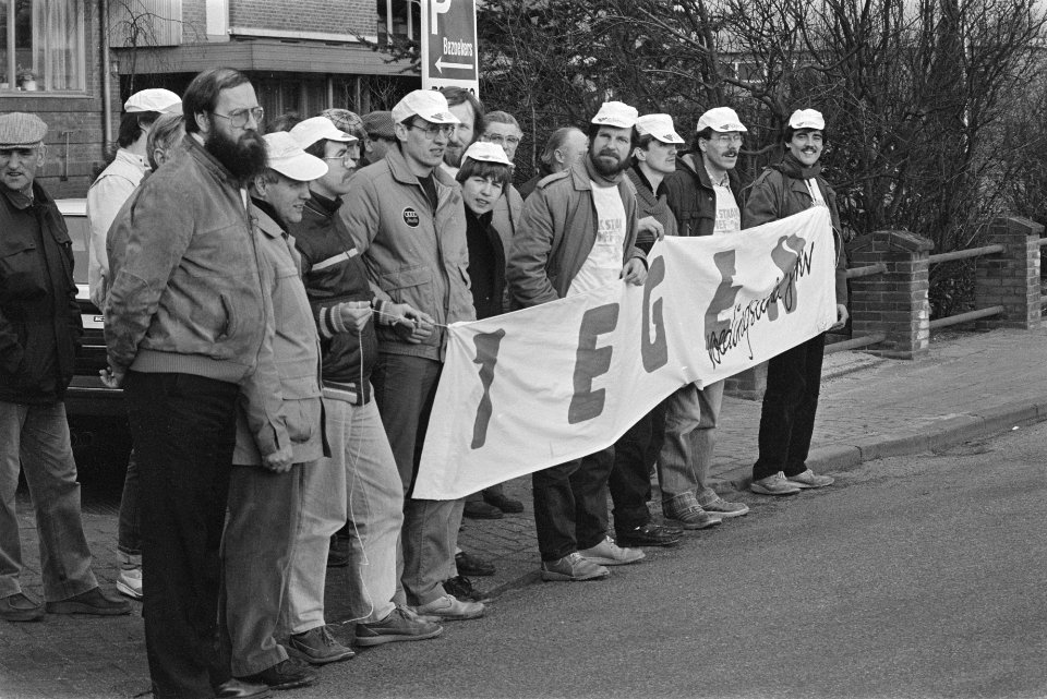 Staking Coberco uitgebreid tot kaasmakerij in Borculo stakers kaasfabriek zijn , Bestanddeelnr 933-9010