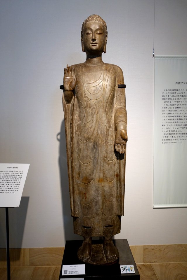 Standing Buddha, China, Northern and Southern Dynasties, 6th century AD, limestone - Matsuoka Museum of Art - Tokyo, Japan - DSC07064