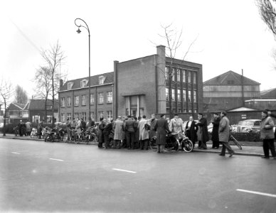Staking van de metaalbewerkers in Amsterdam Noord , staking van Kromhoutmotorfab, Bestanddeelnr 911-8543