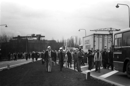 Staking van een uur i.v.m. loonstop (georganiseerd door drie vakcentrales). Stak, Bestanddeelnr 924-1008