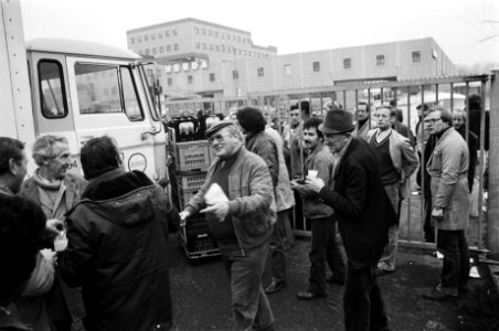 Staking melkrijders CMC Melkunie Amsterdam Melkhandelaren halen zelf hun melk a, Bestanddeelnr 930-6145