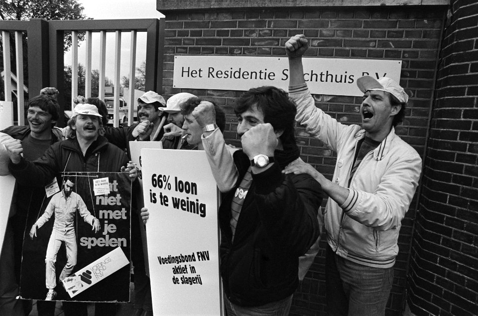 Staking bij Residentie Slachthuis in Den Haag in verband met CAO conflict poste, Bestanddeelnr 933-1218