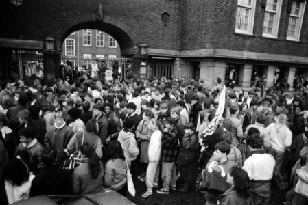 Staking van scholieren in Amsterdam bij het stadhuis, Bestanddeelnr 932-5169