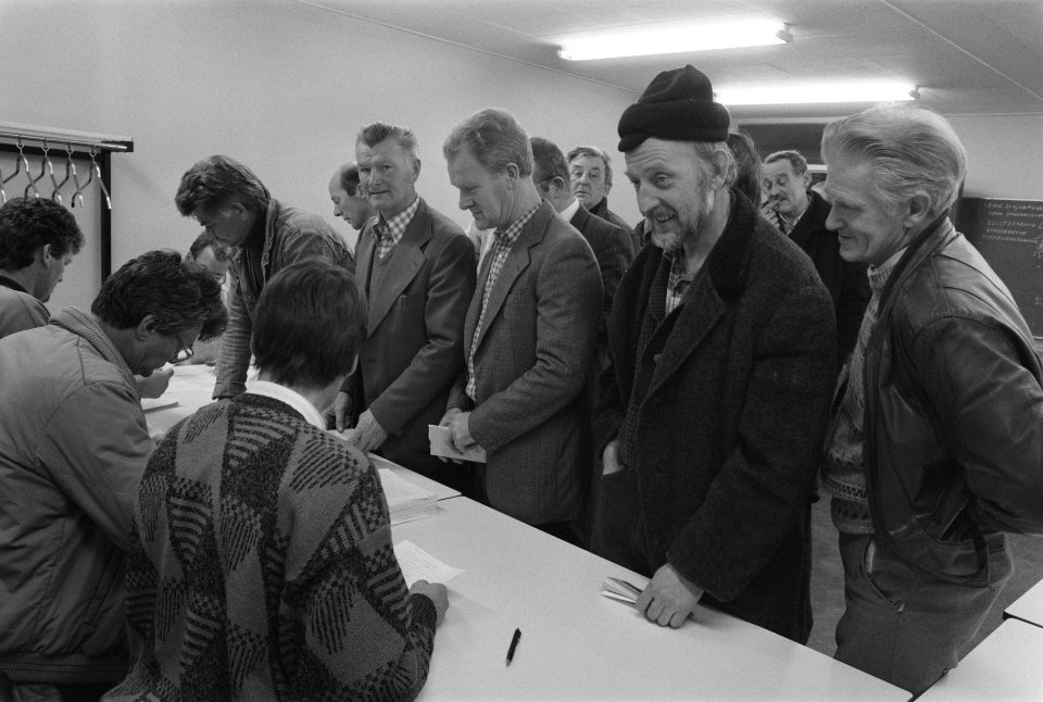 Staking in Amsterdamse haven stukgoedsector inschrijven stakers, Bestanddeelnr 934-1280
