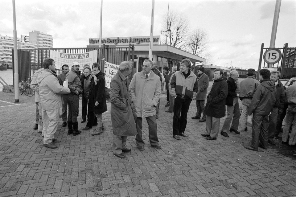 Staking bij Van de Bergh en Jurgens (Margarinefabriek) Rotterdam tegen gedwongen, Bestanddeelnr 934-1660