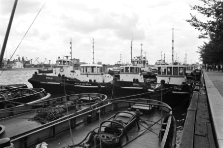 Stakingen, havenpersoneel, sleepboten, Bestanddeelnr 930-4085