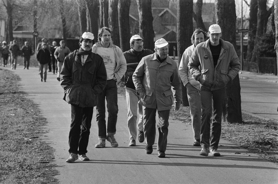 Staking Coberco uitgebreid tot kaasmakerij in Borculo stakers van kaasfabriek, Bestanddeelnr 933-9008