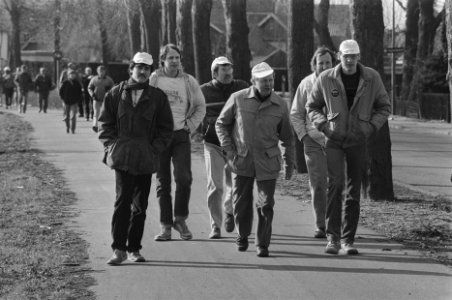 Staking Coberco uitgebreid tot kaasmakerij in Borculo stakers van kaasfabriek, Bestanddeelnr 933-9008