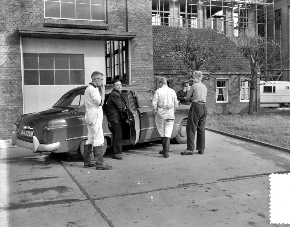 Staking melkfabriek De Ommelanden Groningen debatten. Met auto halen en breng, Bestanddeelnr 905-3476