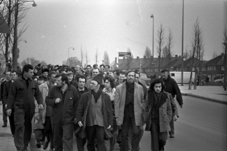 Stakingen in Amsterdam, uitgebreid ivm conflict om metaal-CAO stakende arbei, Bestanddeelnr 925-3879