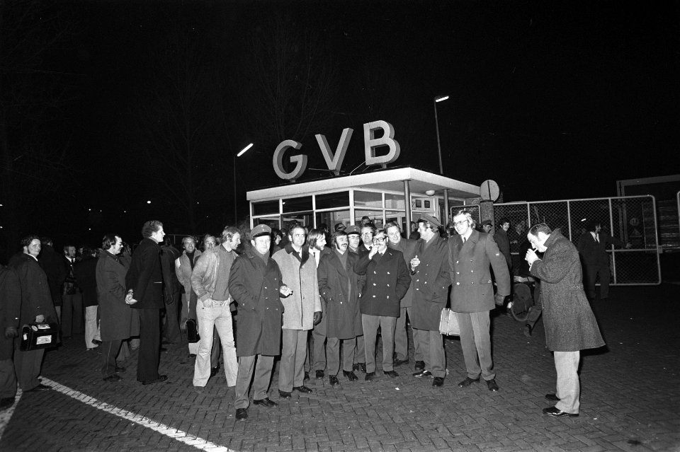 Staking bus- en trampersoneel in Amsterdam buschauffeurs bij garage West in Jan, Bestanddeelnr 927-6109