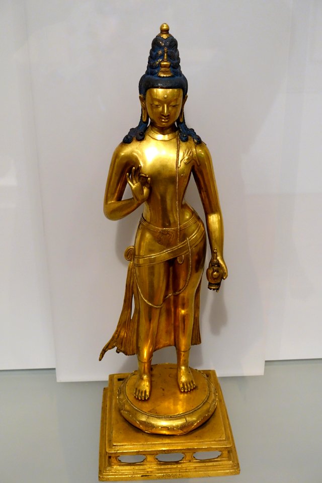 Standing Bodhisattva Maitreya, attributed to Zanabazar, Mongolia, 1650-1700 AD, gilt bronze, pigments - Arthur M. Sackler Museum, Harvard University - DSC01150