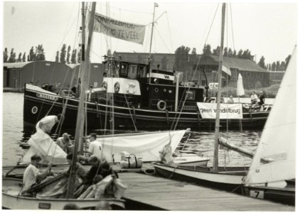 Start van de 24-uurs race op het Spaarne bij de Haarlemse Jachtclub. NL-HlmNHA 54035047