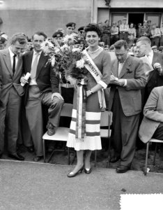 Start Ronde van Nederland bij het Stadion Utrecht Miss Remington, Bestanddeelnr 907-9316