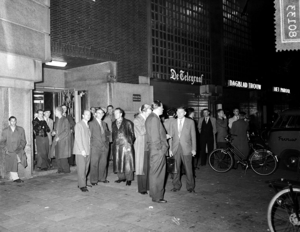 Staking typografisch personeel Amsterdamse kranten NZ Voorburgwal (Telegraaf en, Bestanddeelnr 908-0133