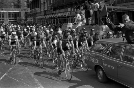 Start Olympias Tour op Rembrandtplein te Amsterdam, Bestanddeelnr 926-4027