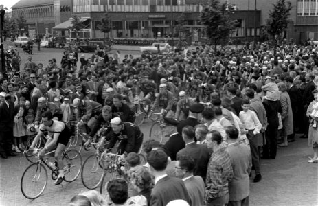 Start Olympias tour bij de Markthallen te Amsterdam, Bestanddeelnr 911-2806