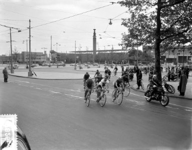 Start Ronde van Nederland voor amateurs Olympisch Stadion, Bestanddeelnr 907-8265