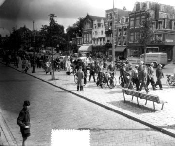 Staking in haven Amsterdam, stoet in Vijzelstraat, Bestanddeelnr 907-2705