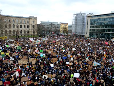 Start of the FridaysForFuture demonstration Berlin 15-03-2019 view from top 20