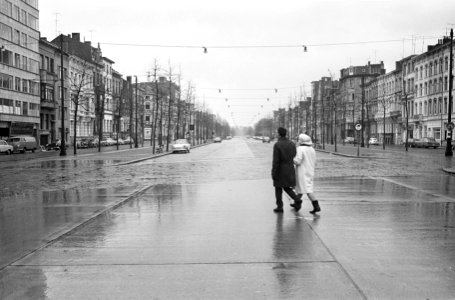 Staking in Belgie, lege boulevards in Antwerpen, Bestanddeelnr 917-3435