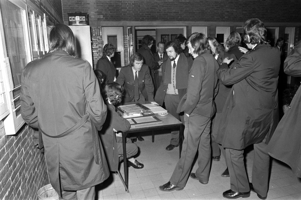 Staking bus- en trampersoneel in Amsterdam trambestuurders in Remise Lekstraat, Bestanddeelnr 927-6114