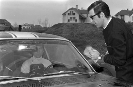Start Tulpenrallye in Noordwijk. De Francaise Marie Claude Beaumont bezig met ee, Bestanddeelnr 921-2739
