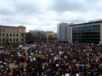 Start of the FridaysForFuture demonstration Berlin 15-03-2019 view from top 06