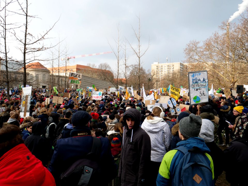 Start of the FridaysForFuture Demonstration 25-01-2019 Berlin 04