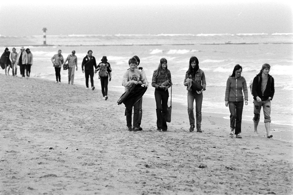 Start strandzesdaagse bij Hoek van Holland, Bestanddeelnr 929-2823