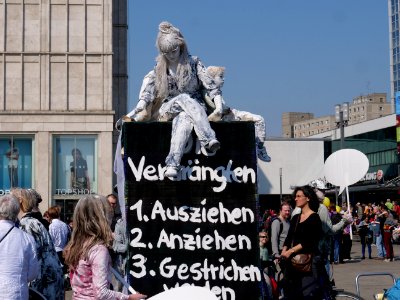 Start of the Mietenwahnsinn demonstration in Berlin 06-04-2019 13