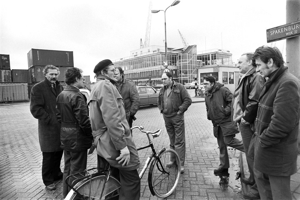 Staking bij Quick Dispatch , Rotterdamse haven werknemer Quick Dispatch voor de, Bestanddeelnr 929-0173