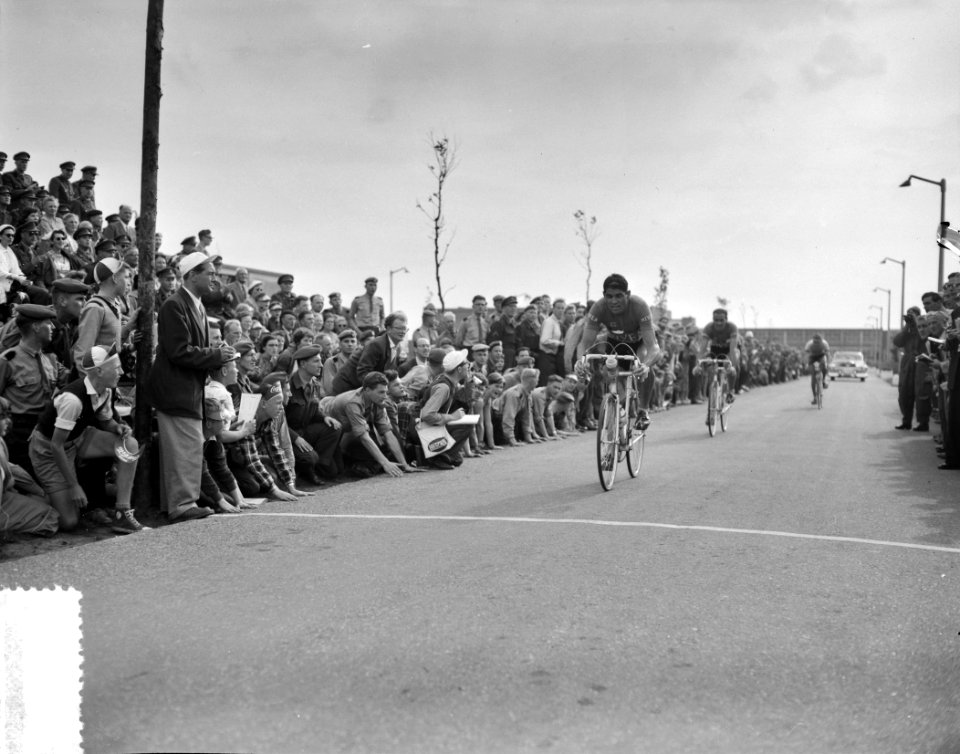 Start Ronde van Nederland Stadion Utrecht Finish Steenwijkerwold winnaar Baron, Bestanddeelnr 907-9315