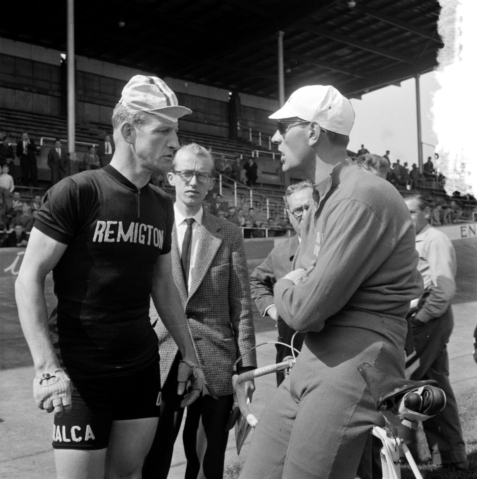 Start Ronde van Nederland Stadion Utrecht Magni en Schulte, Bestanddeelnr 907-9307