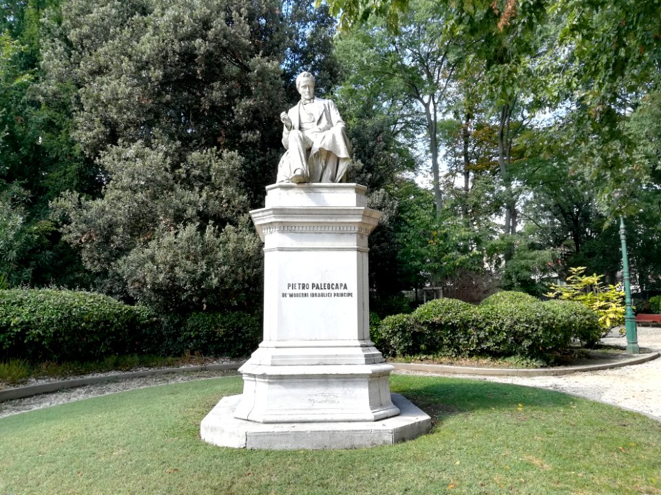Statue of Pietro Paleocapa, Venice 01