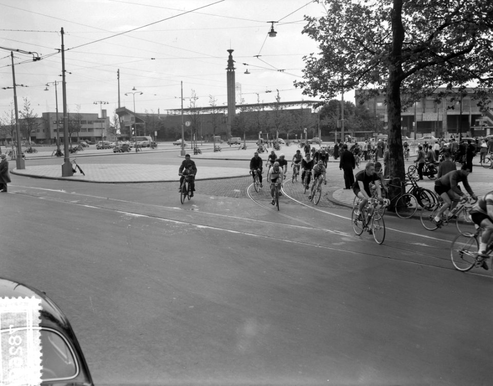 Start Ronde van Nederland voor amateurs Olympisch Stadion, Bestanddeelnr 907-8266