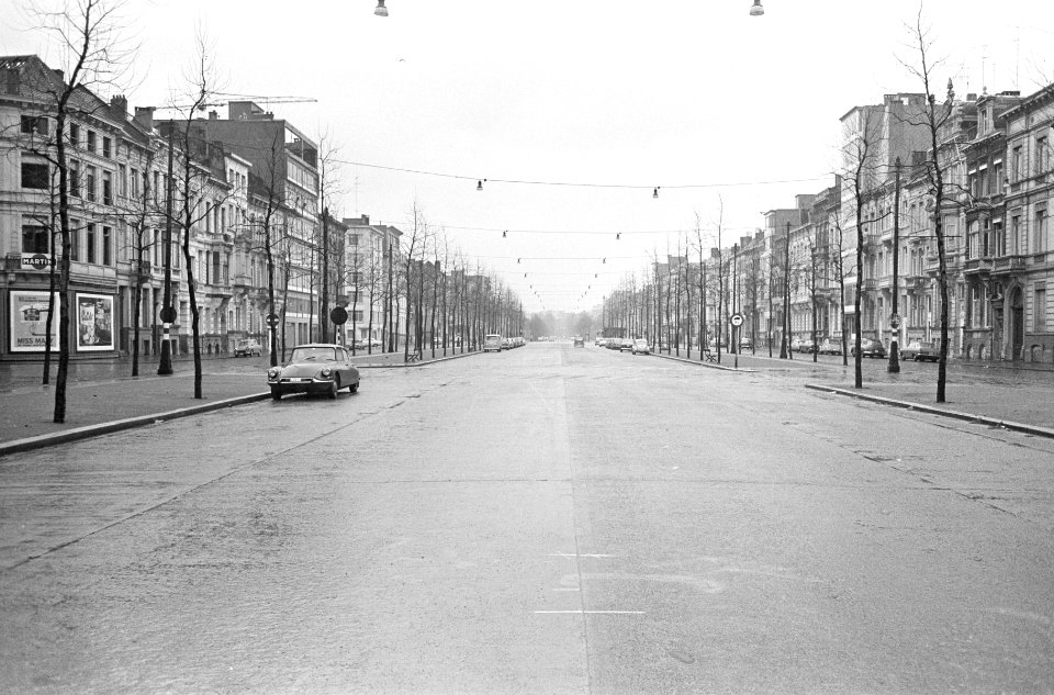 Staking in Belgie, lege boulevards in Antwerpen, Bestanddeelnr 917-3437