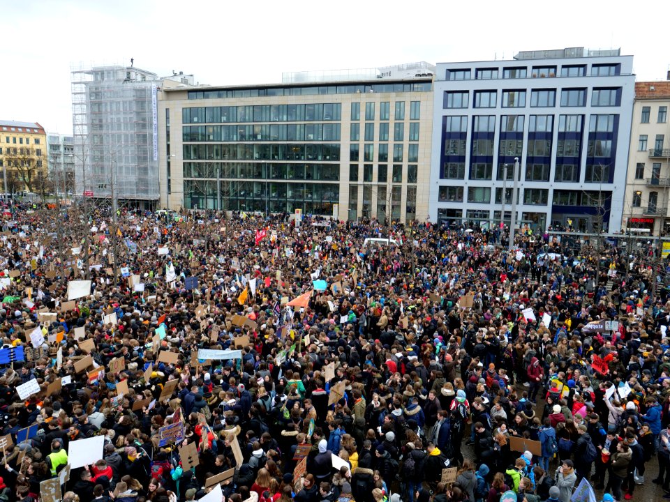 Start of the FridaysForFuture demonstration Berlin 15-03-2019 view from top 26