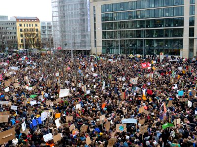 Start of the FridaysForFuture demonstration Berlin 15-03-2019 view from top 19