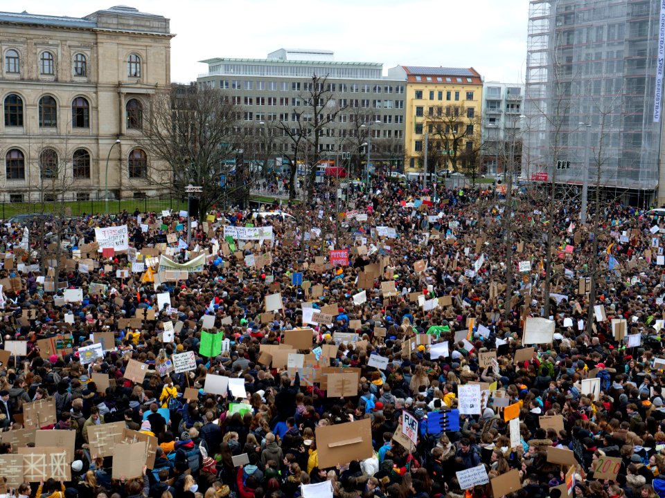 Start of the FridaysForFuture demonstration Berlin 15-03-2019 view from top 16