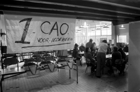 Staking bij Hoogovens, bord Een CAO voor iedereen in kantine, Bestanddeelnr 926-2365