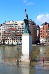 Statue Liberté Île Cygnes Paris 6