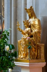 Statue Notre Dame de Bayeux