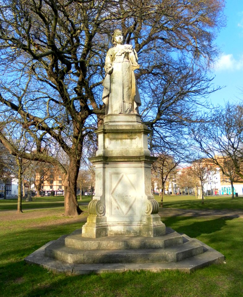 Statue of Queen Victoria, Victoria Gardens, Brighton (NHLE Code 1380678) (March 2013)