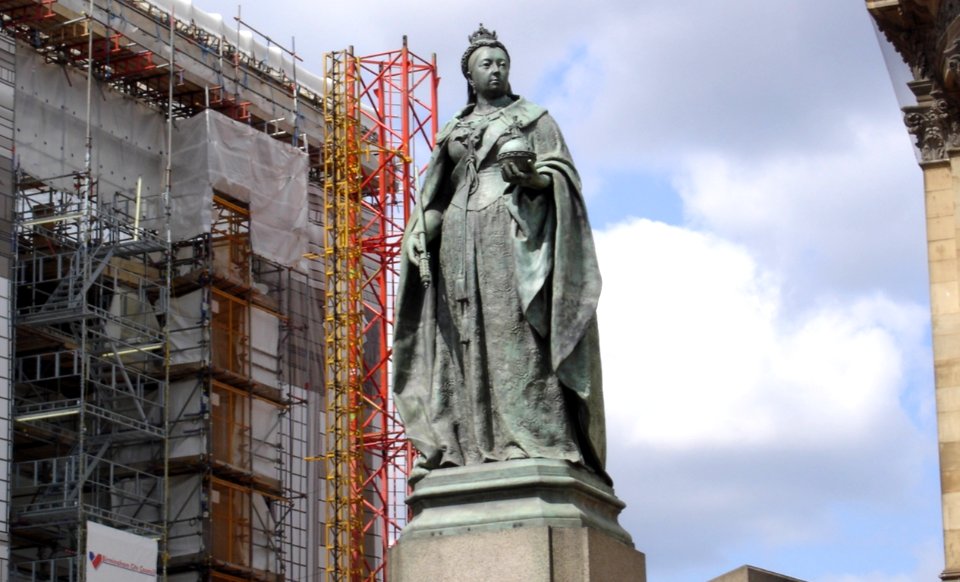 Statue of Queen Victoria 2