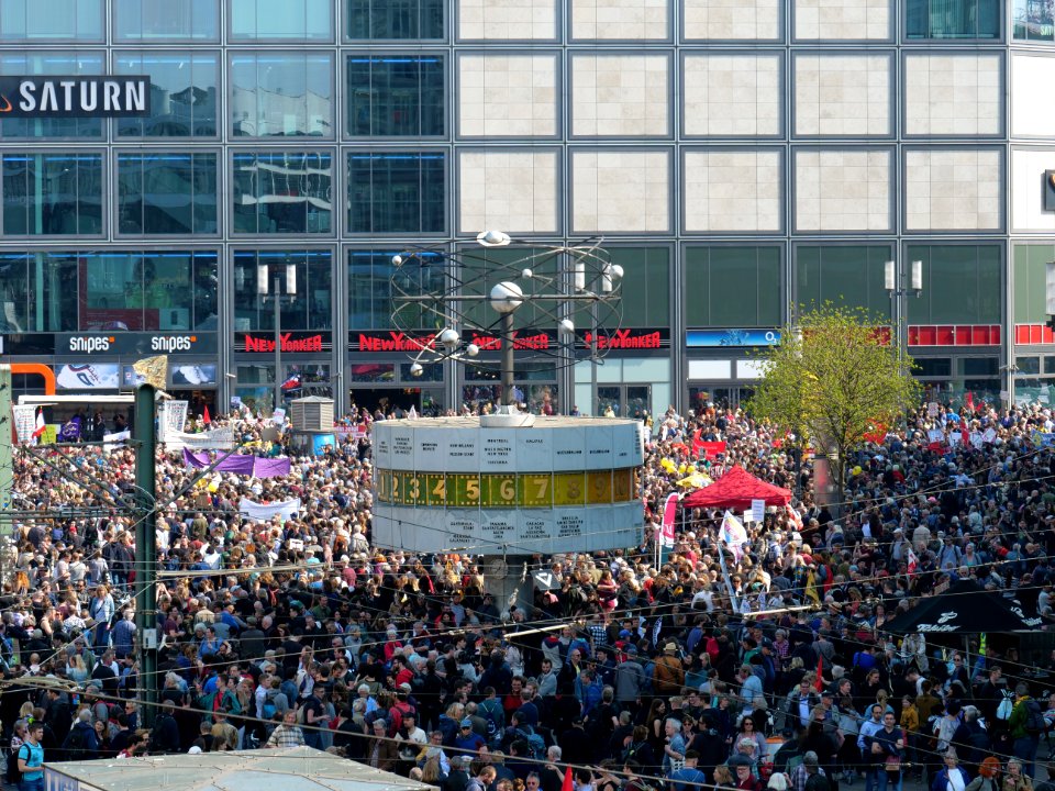 Start of the Mietenwahnsinn demonstration in Berlin 06-04-2019 10