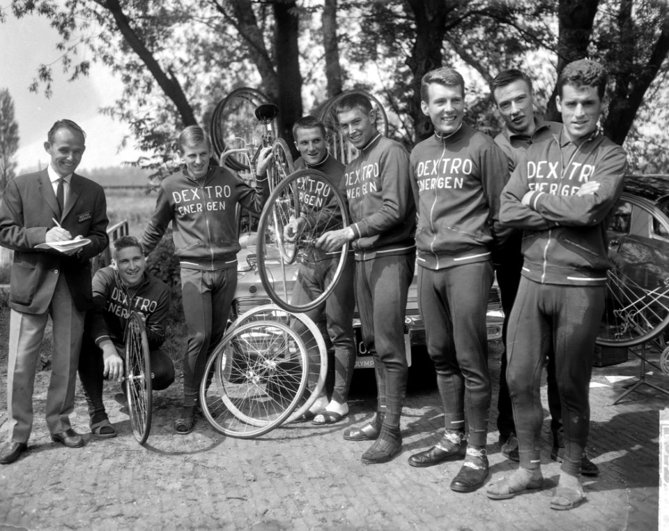 Start 13e Olympiatoer door Nederland, de verschillende ploegen die mee rijden, Bestanddeelnr 916-4599