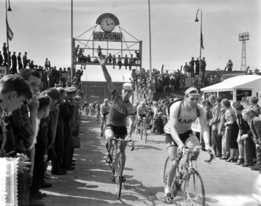 Start Ronde van Nederland Stadion Utrecht, Bestanddeelnr 907-9291 photo