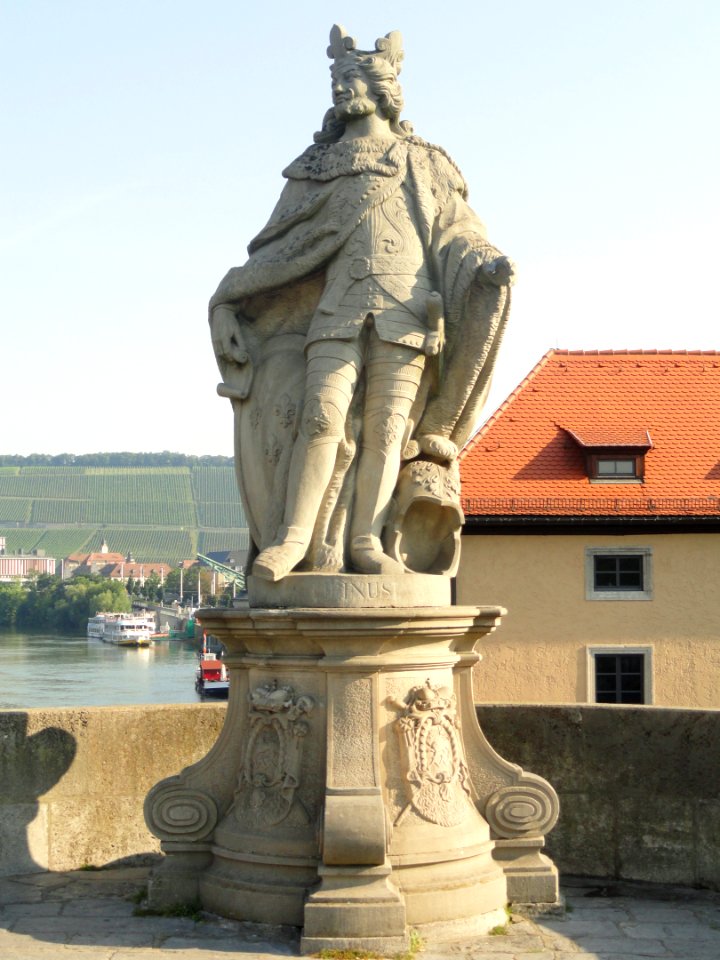 Statue of Pepin the Short - Alte Mainbrücke, Würzburg - DSC02939
