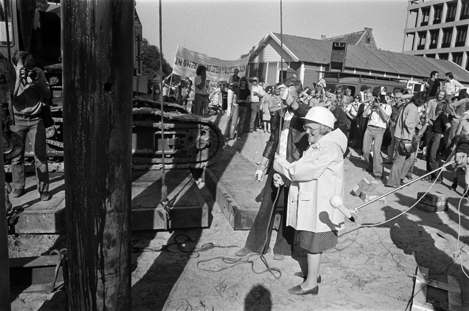 Start nieuwbouw in Amsterdamse Nieuwmarkt-buurt, opdracht Gemeentelijke Voorlich, Bestanddeelnr 928-7447